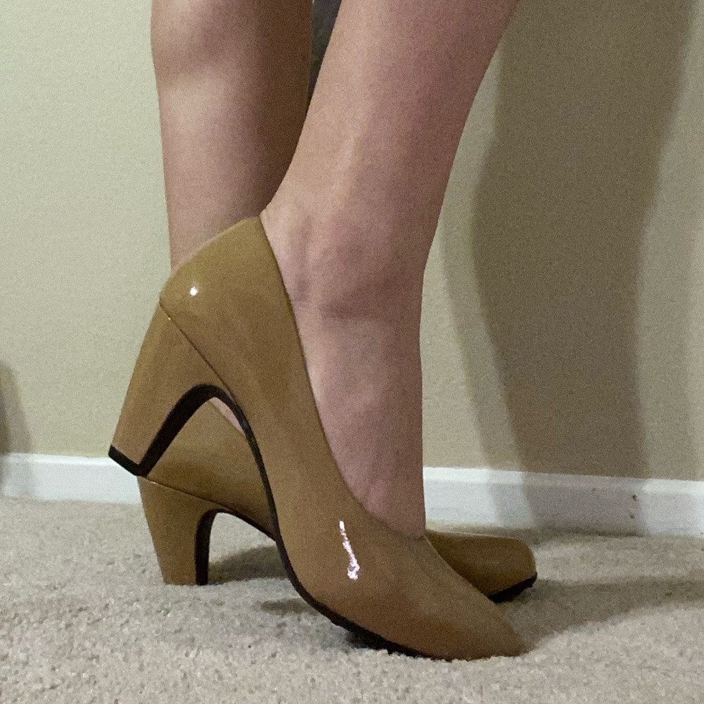 Easy spirit platform nude pumps